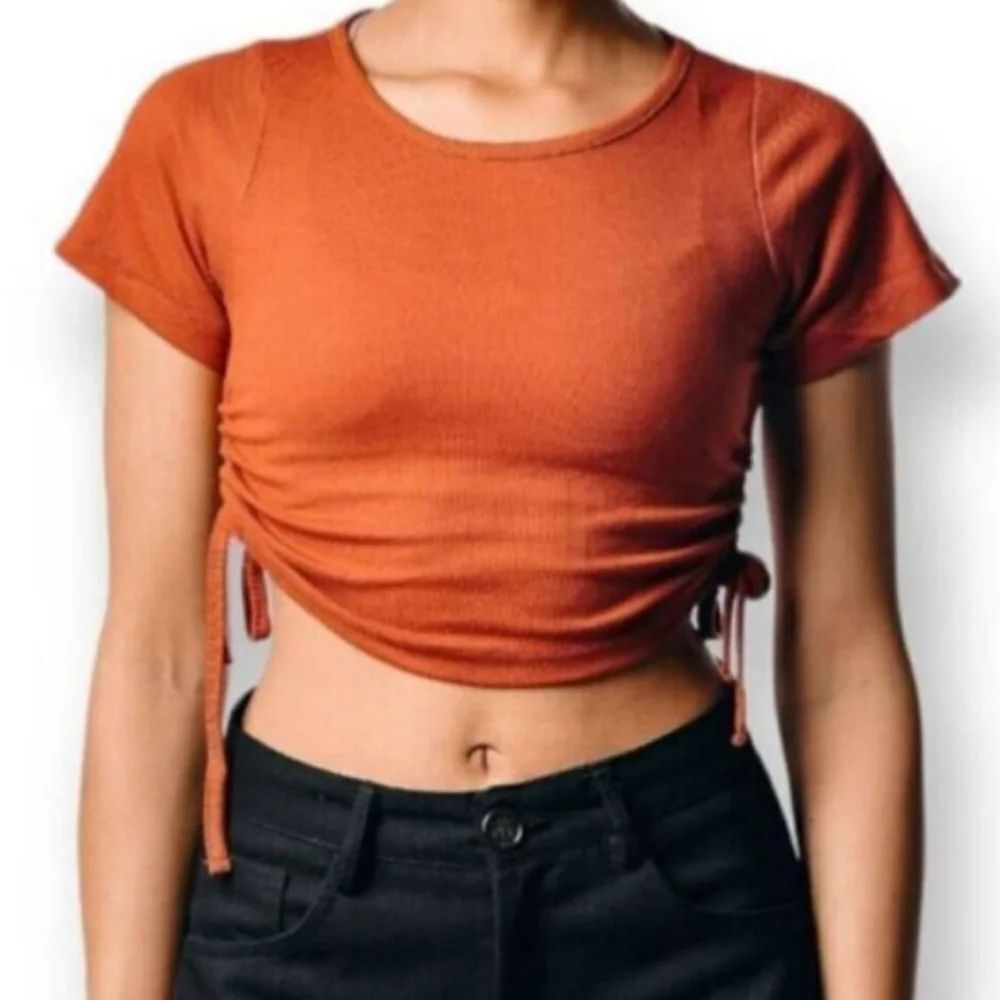FOREVER 21 ORANGE RIBBED CROP TOP W/ TIE SIDES SZ.L EUC.